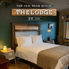#104 LODGE Room Old Wash House