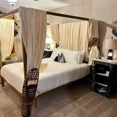 #202 LODGE Room - Wild & Free