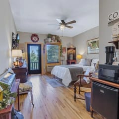 #102 LODGE Room - Farmers Market