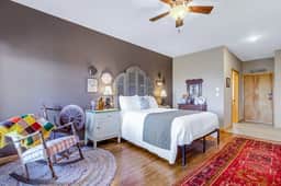 #109 LODGE Room - Grandmas Kitchen
