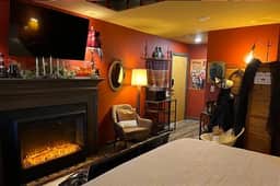 #208 LODGE Room - Empty Arms Parlor
