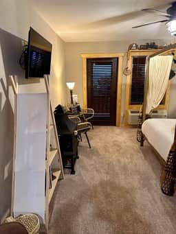 #202 LODGE Room - Wild & Free