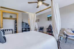 #202 LODGE Room - Wild & Free
