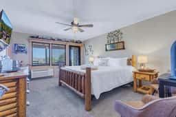 #201 LODGE Room - Hundred Acre Woods