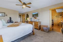 #201 LODGE Room - Hundred Acre Woods