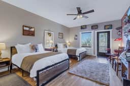 #112 LODGE Room - Lydia Schoolhouse