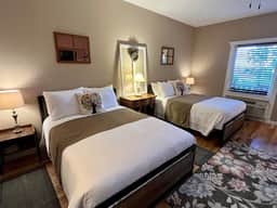 #112 LODGE Room - Lydia Schoolhouse