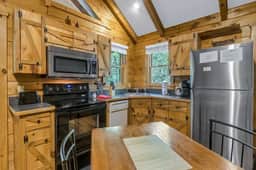 Cabin #5 - Love Nest