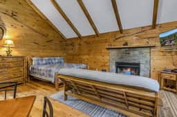 Cabin #5 - Love Nest