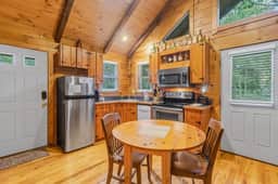 Cabin #6 - Laurel Haven