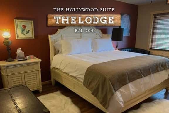 #204 LODGE Room - Hollywood Suite - Image 1