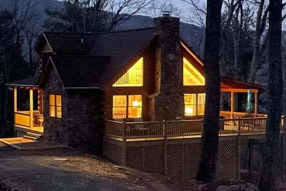 Happy Hikers Hideaway - Image 1