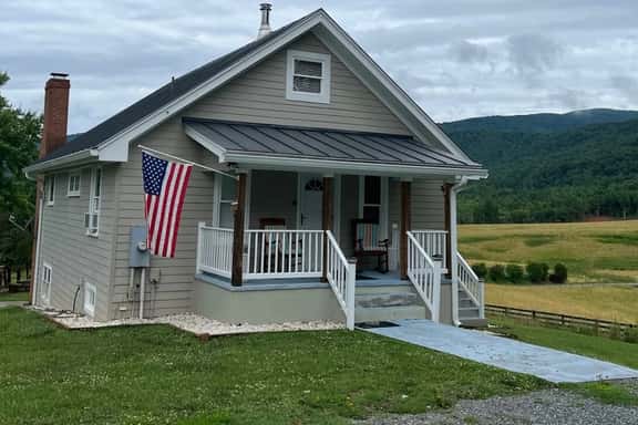 Mountain View Farmhouse - Image 1
