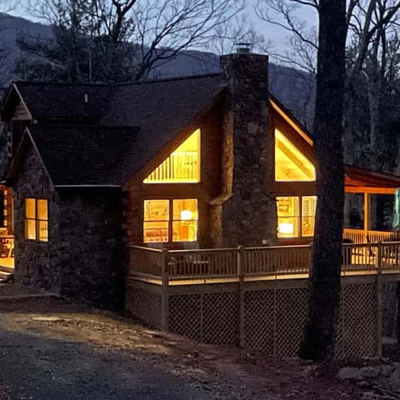 Happy Hikers Hideaway - Image 1