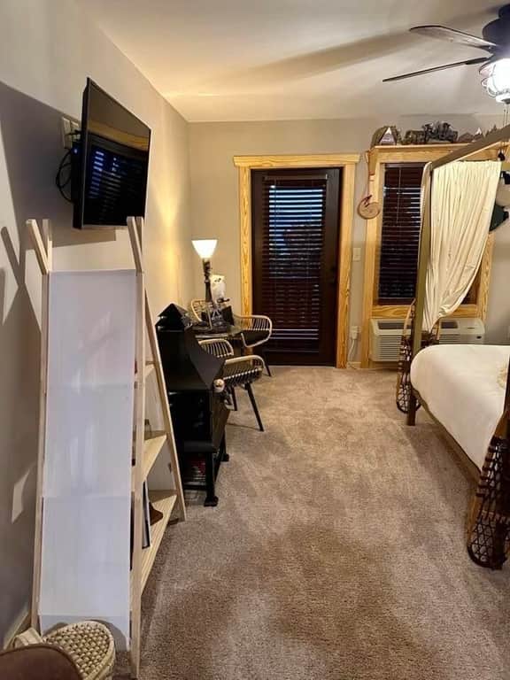 #202 LODGE Room - Wild & Free