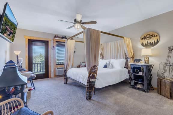 #202 LODGE Room - Wild & Free