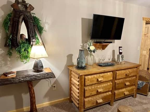 #201 LODGE Room - Hundred Acre Woods