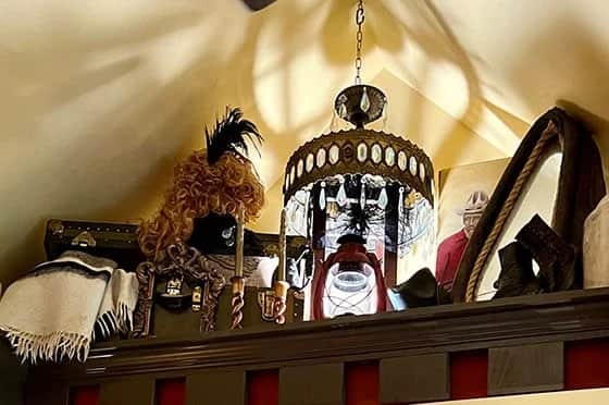 #208 LODGE Room - Empty Arms Parlor