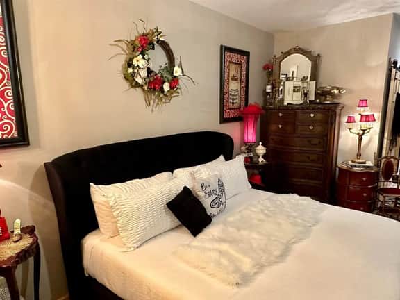 #101 LODGE Room - Southern Belle
