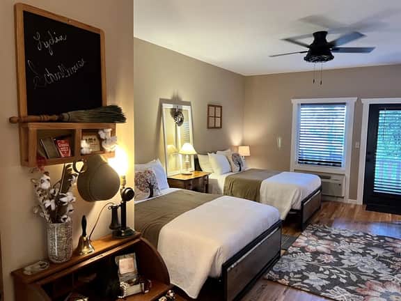 #112 LODGE Room - Lydia Schoolhouse