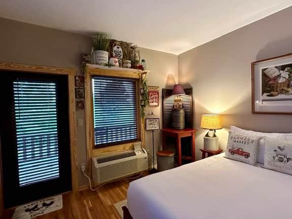 #102 LODGE Room -  Farmers Market