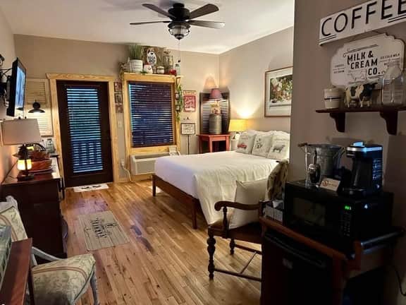 #102 LODGE Room -  Farmers Market