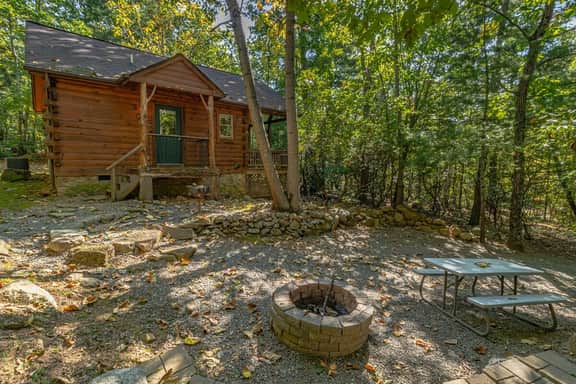Cabin #5 - Love Nest