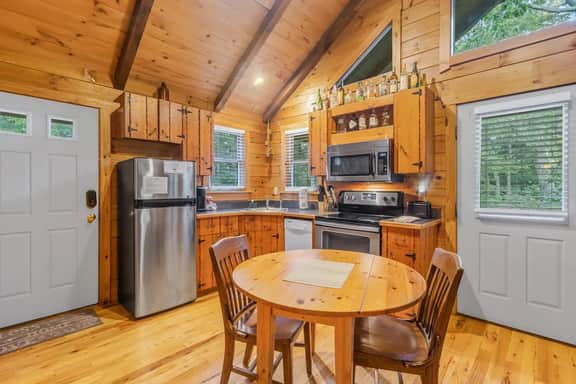 Cabin #6 - Laurel Haven