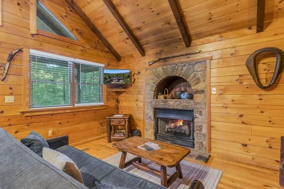 Cabin #6 - Laurel Haven