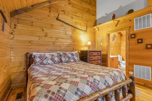 Cabin #6 - Laurel Haven