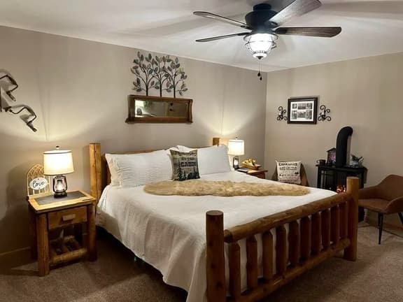 #201 LODGE Room - Hundred Acre Woods