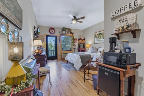 #102 LODGE Room -  Farmers Market